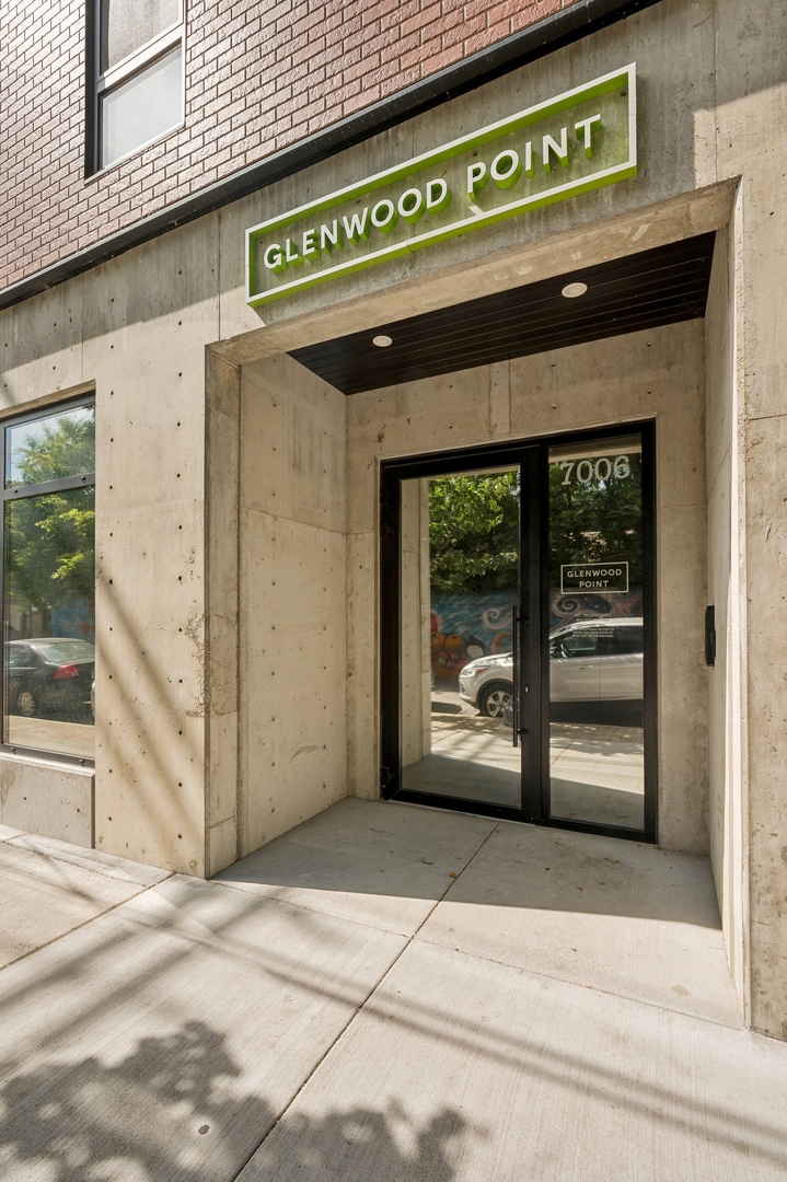7006 N Glenwood Avenue Unit: 205
