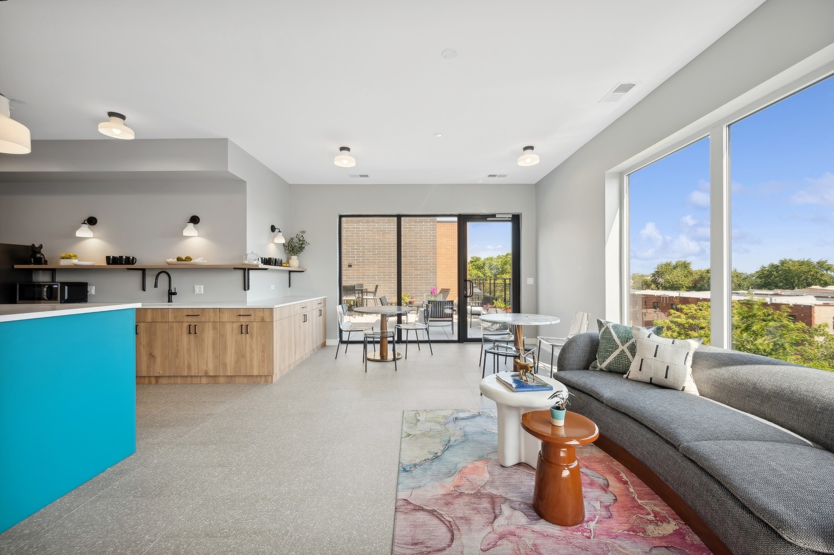 7006 N Glenwood Avenue Unit: 205