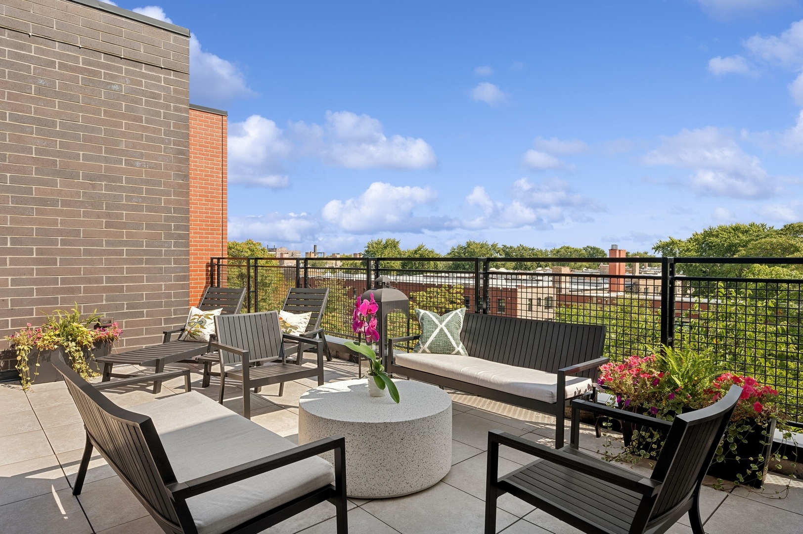 7006 N Glenwood Avenue Unit: 205