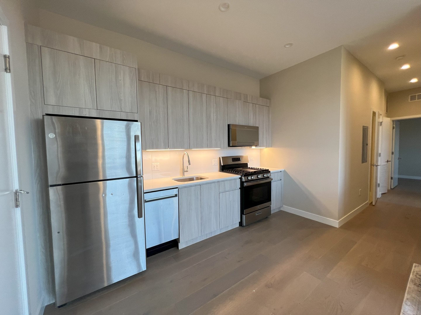 3757 N Sheffield Avenue Unit: 302