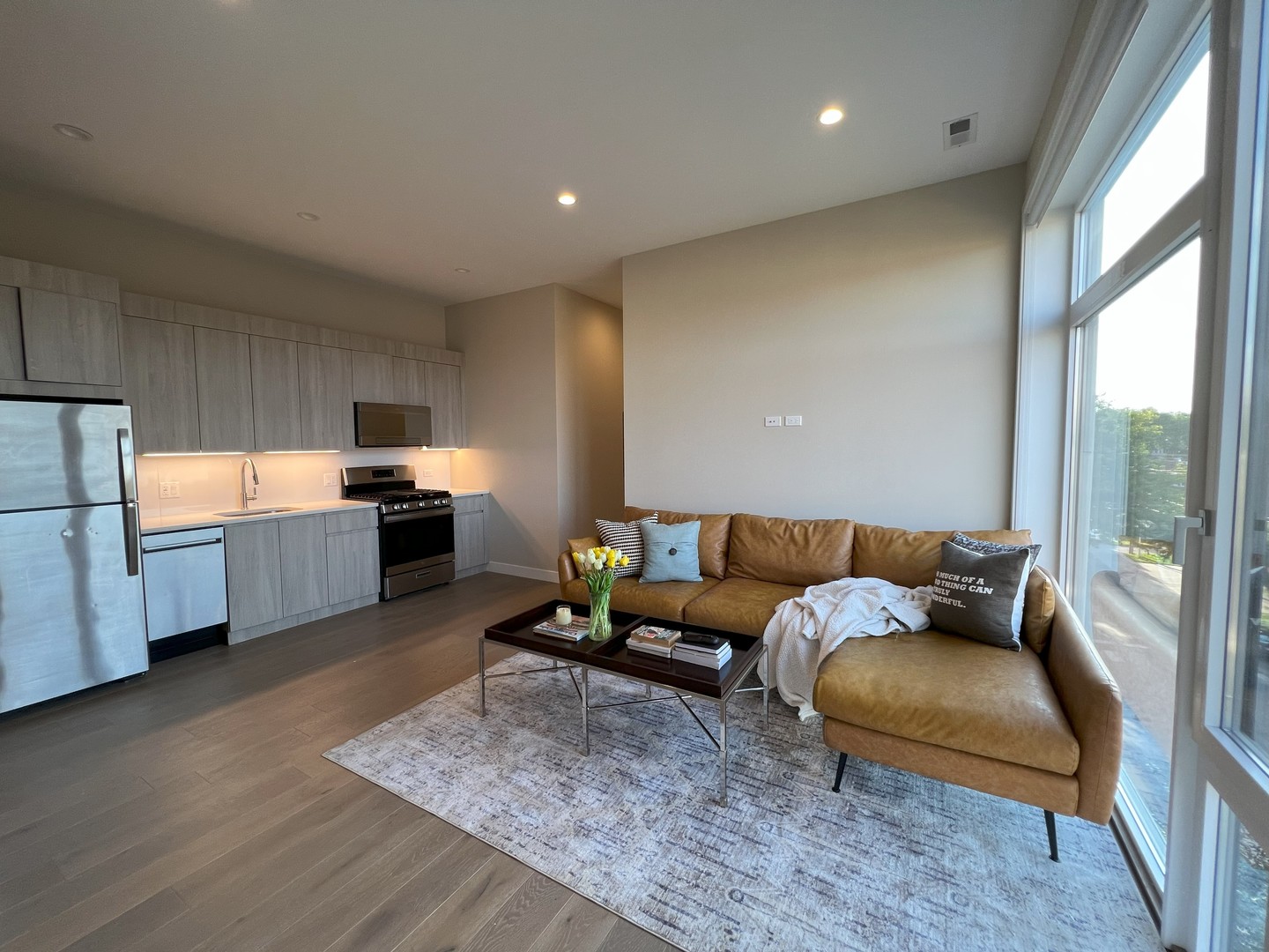3757 N Sheffield Avenue Unit: 302