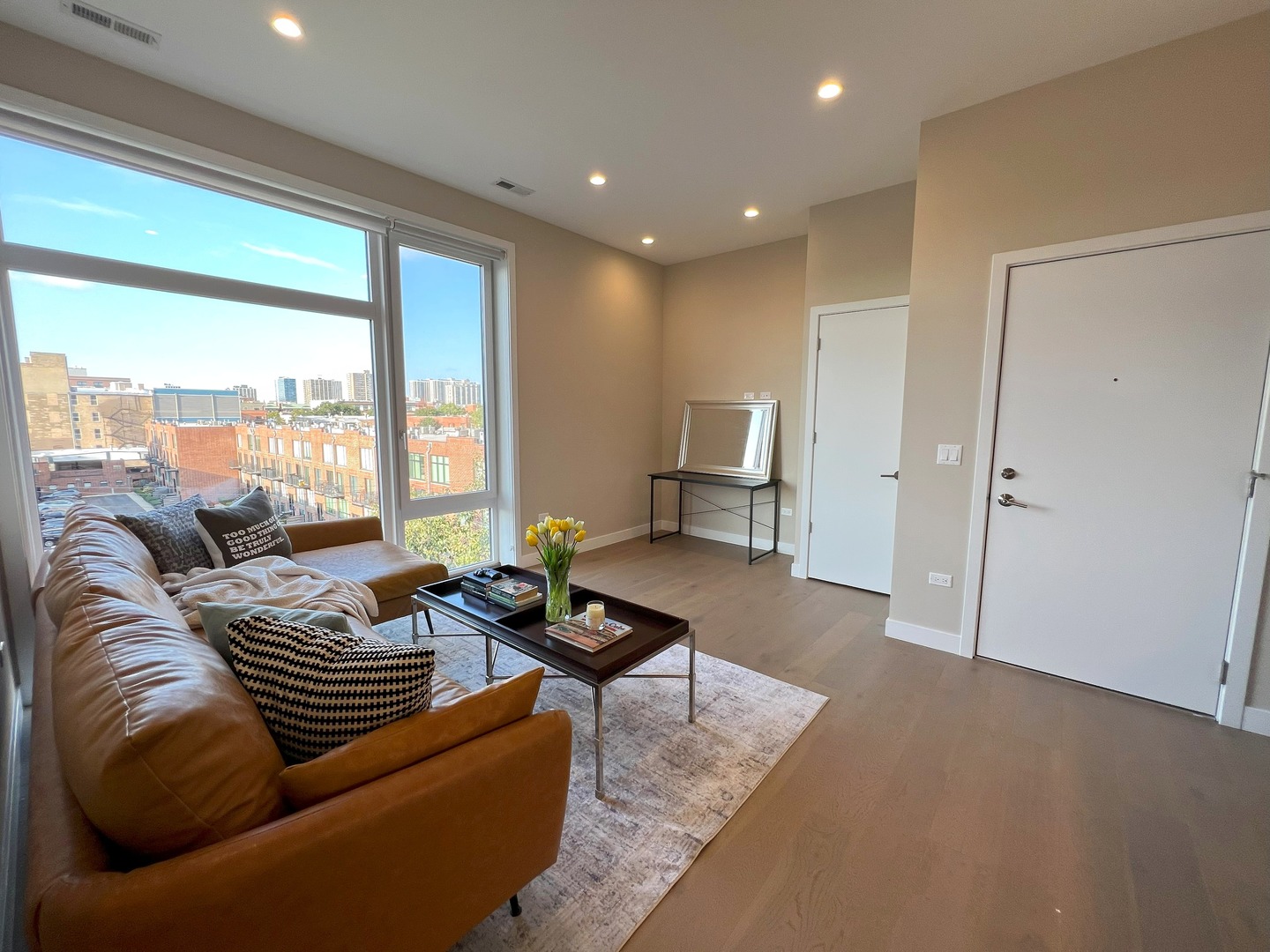 3757 N Sheffield Avenue Unit: 302