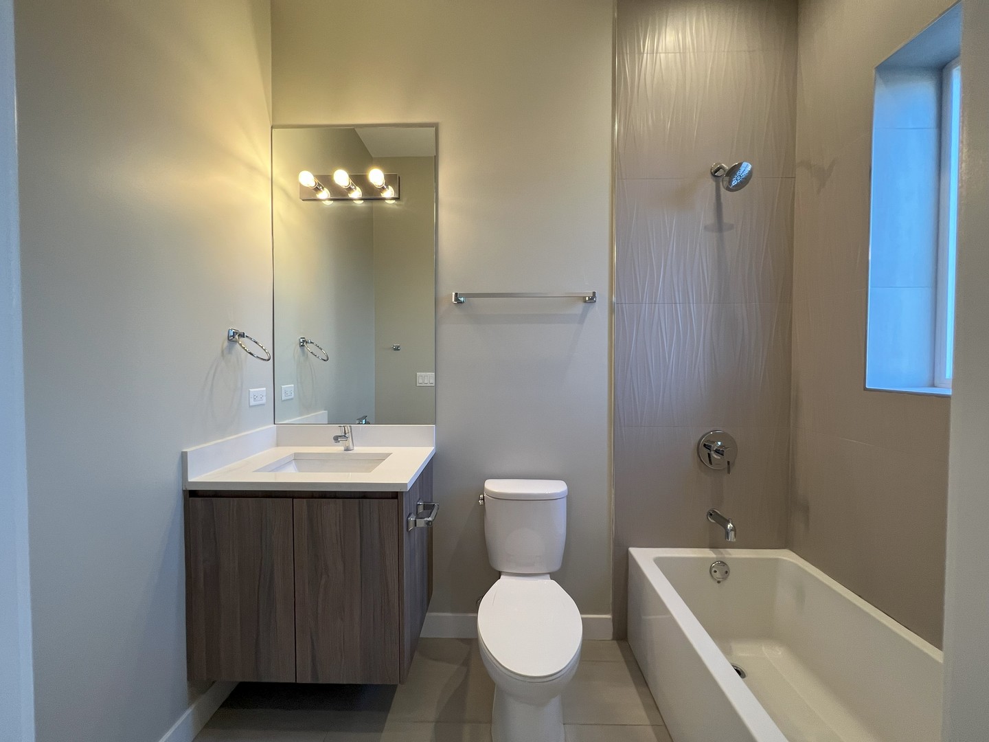 3757 N Sheffield Avenue Unit: 302