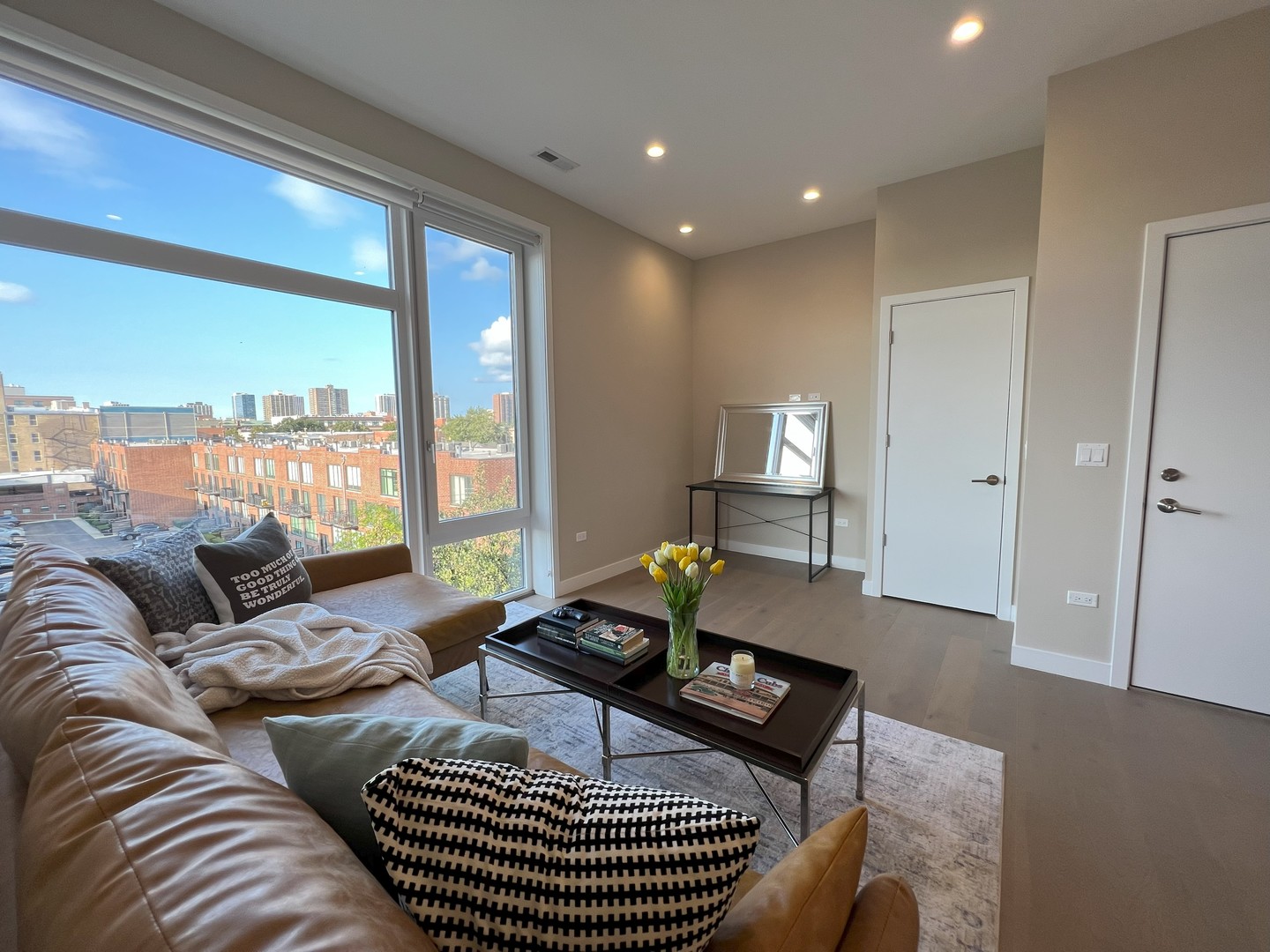 3757 N Sheffield Avenue Unit: 302