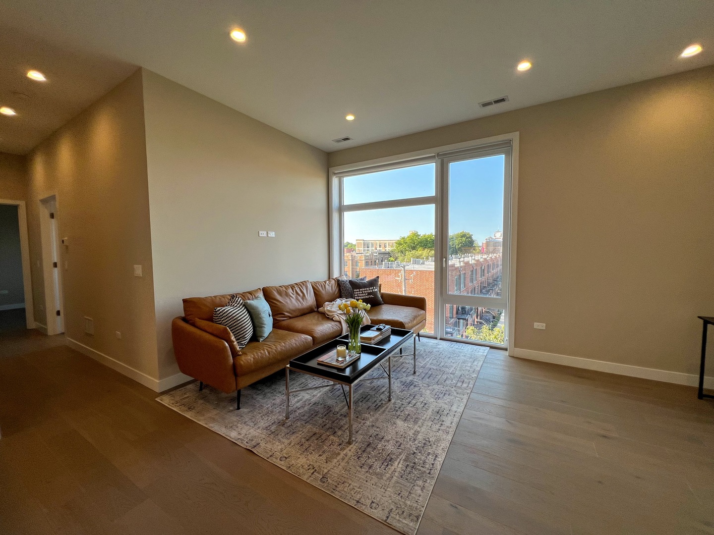 3757 N Sheffield Avenue Unit: 302