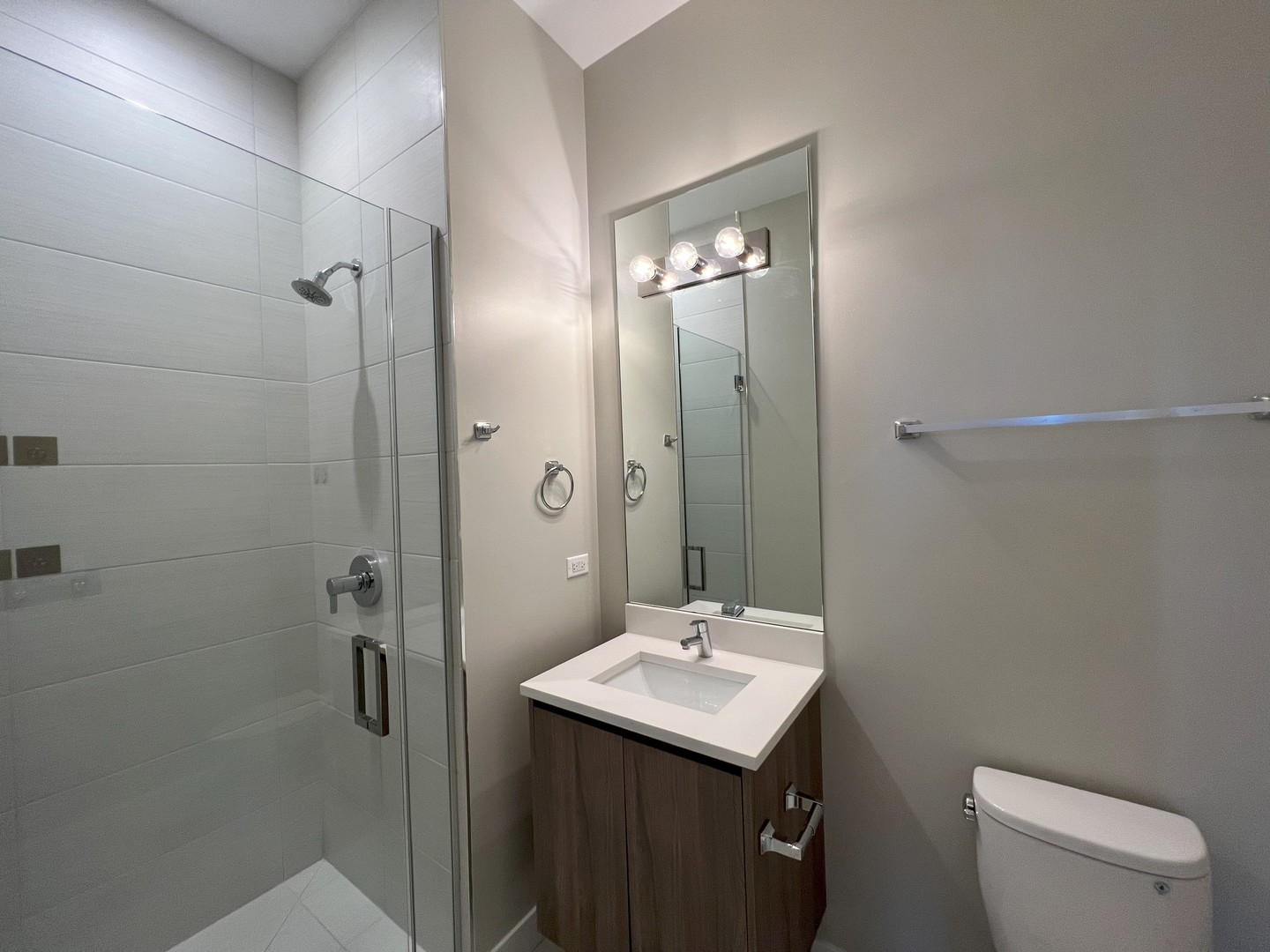 3757 N Sheffield Avenue Unit: 302