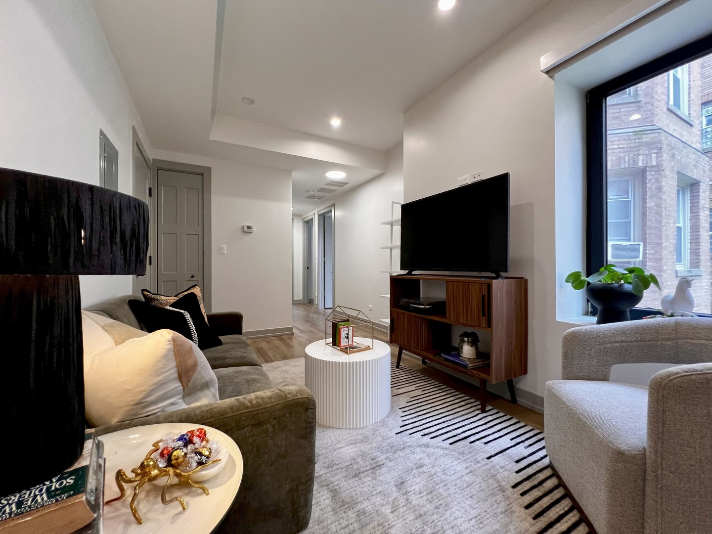 1337 W Estes Avenue Unit: 1A