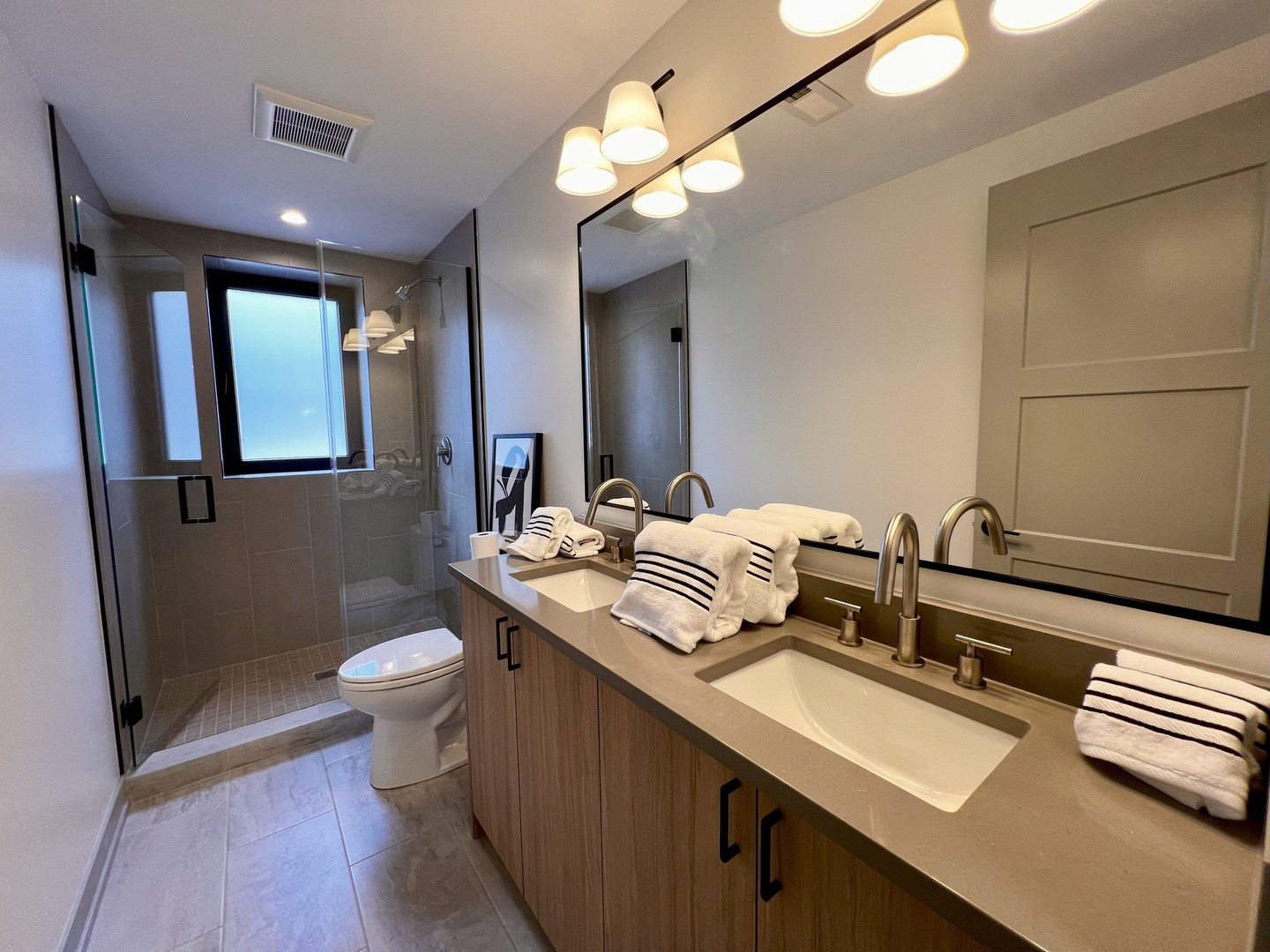 1337 W Estes Avenue Unit: 1A