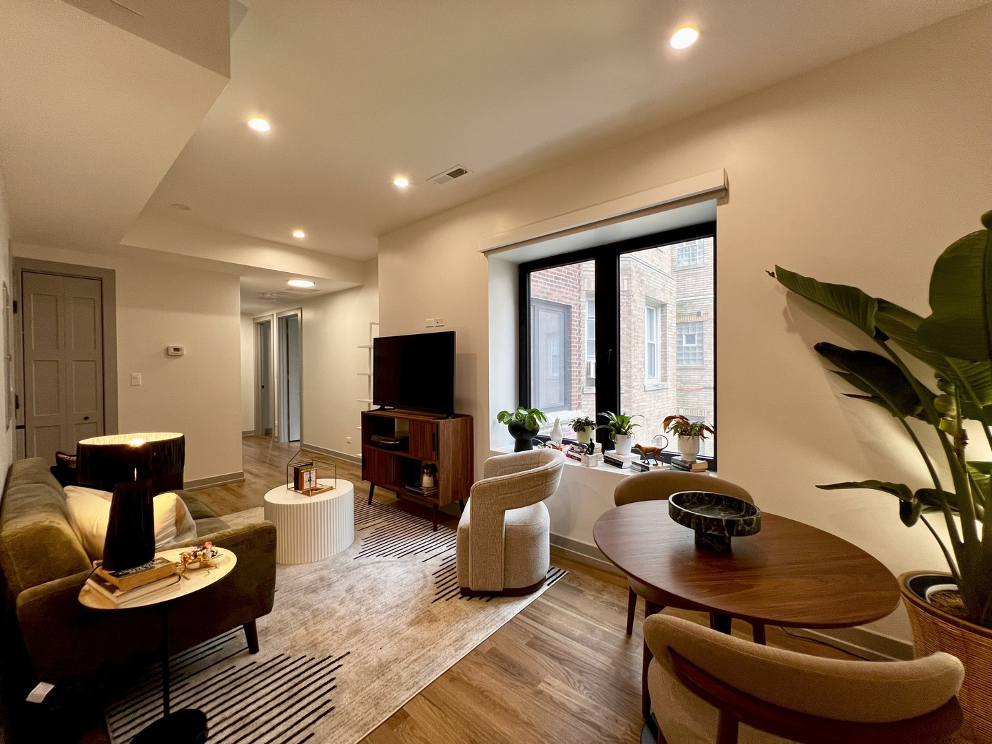 1337 W Estes Avenue Unit: 1A