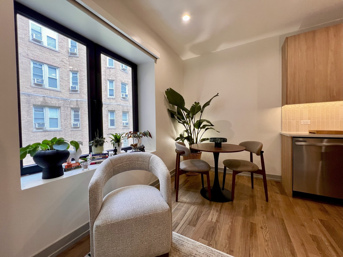 1337 W Estes Avenue Unit: 1A