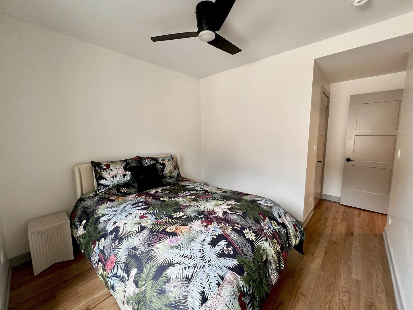 1337 W Estes Avenue Unit: 3A
