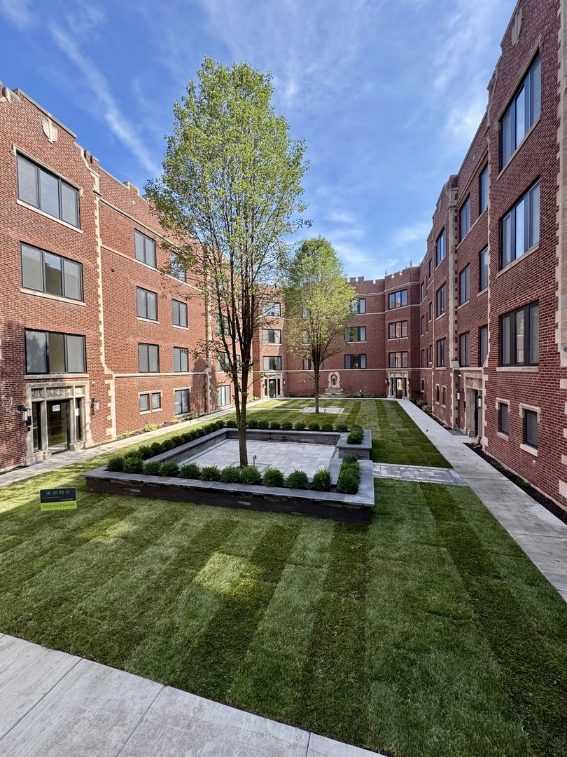 1337 W Estes Avenue Unit: 3A