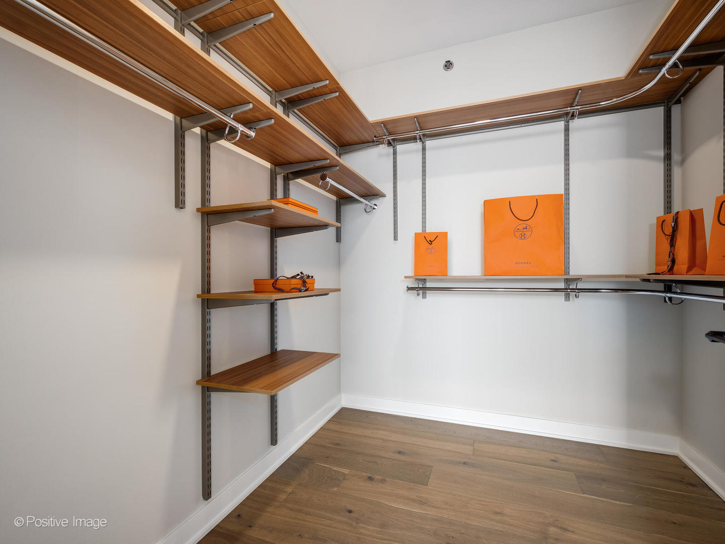 1114 W Carroll Avenue Unit: PH-3204