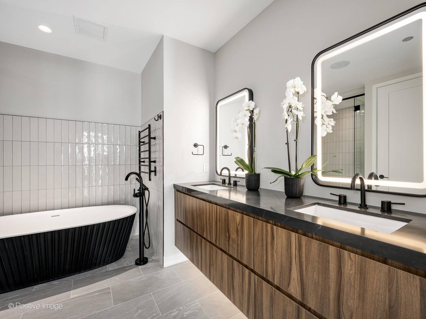 1114 W Carroll Avenue Unit: PH-3204