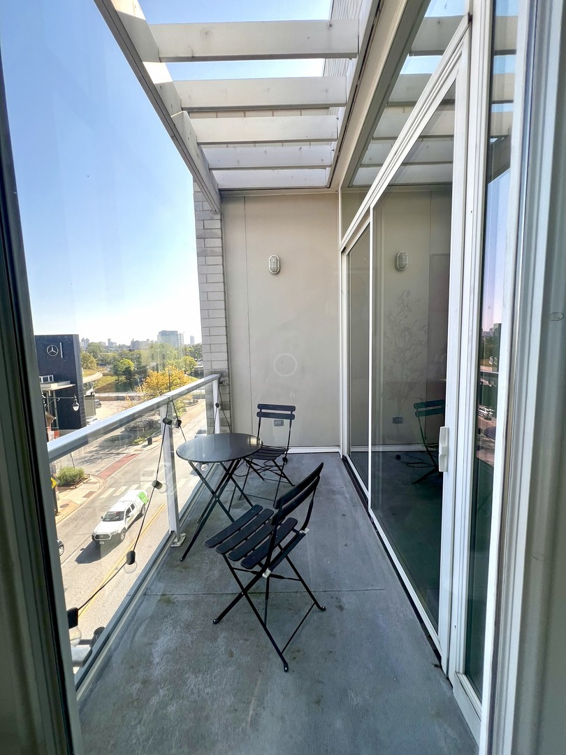 1545 W North Avenue Unit: 407