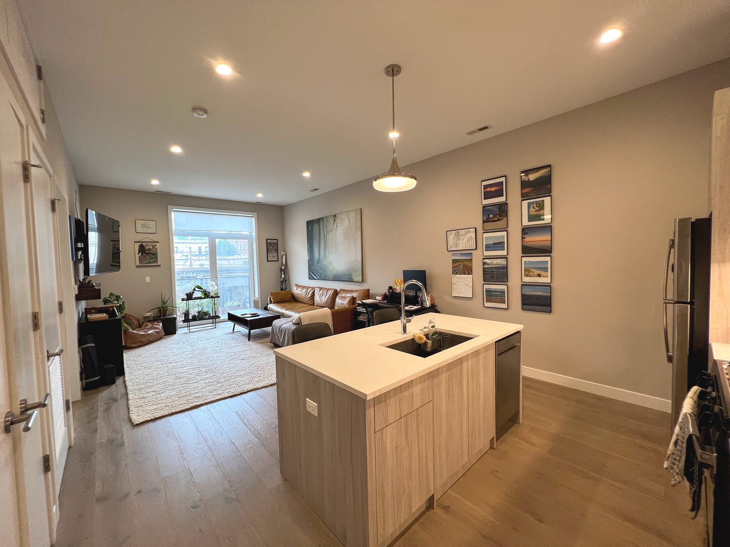 3757 N Sheffield Avenue Unit: 204