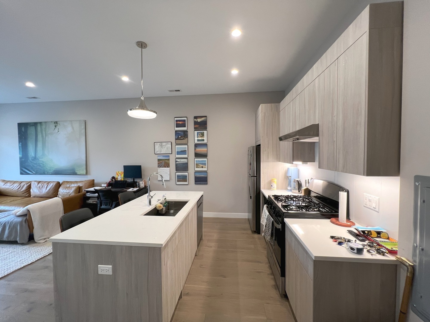 3757 N Sheffield Avenue Unit: 204