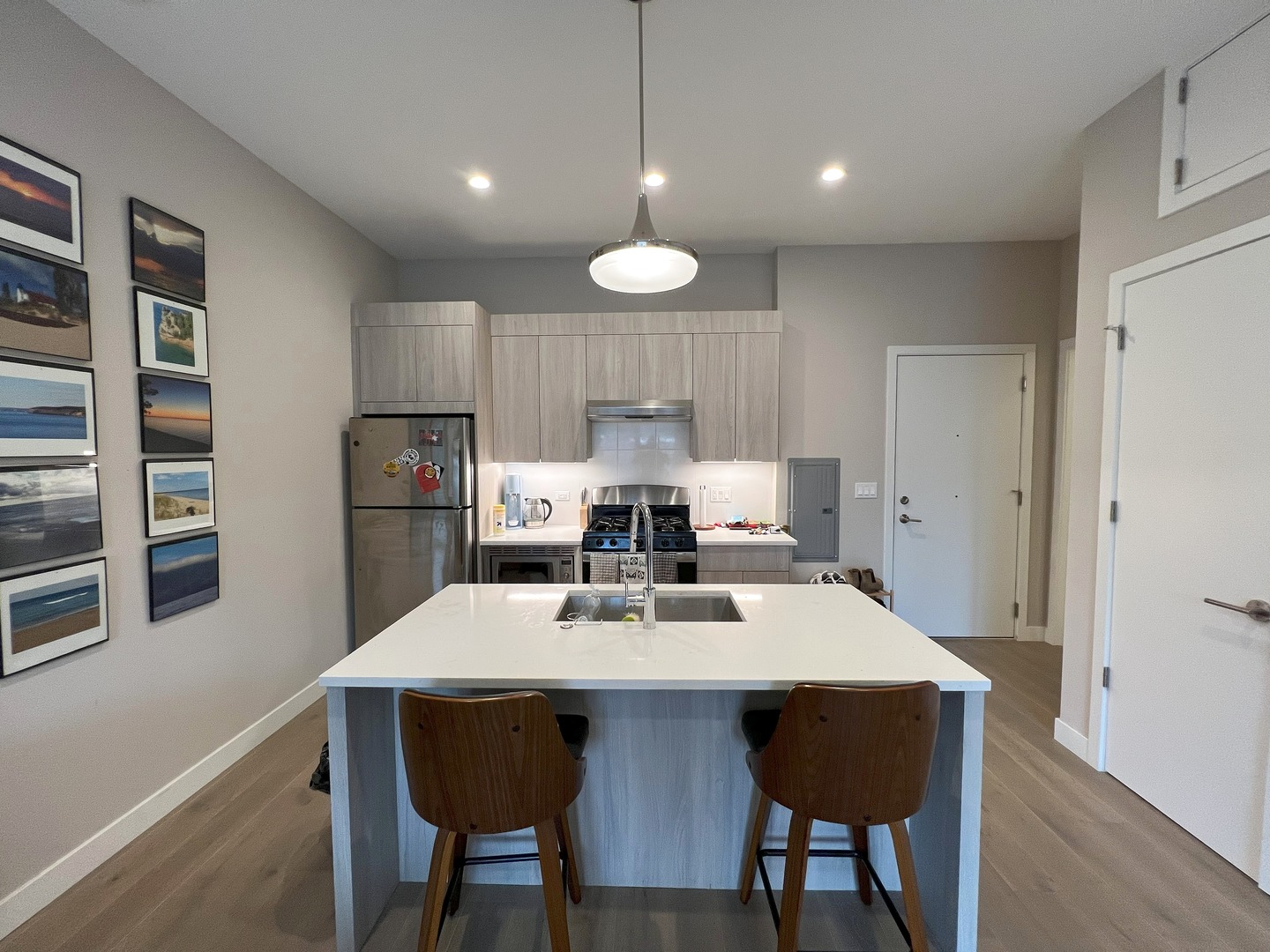 3757 N Sheffield Avenue Unit: 204