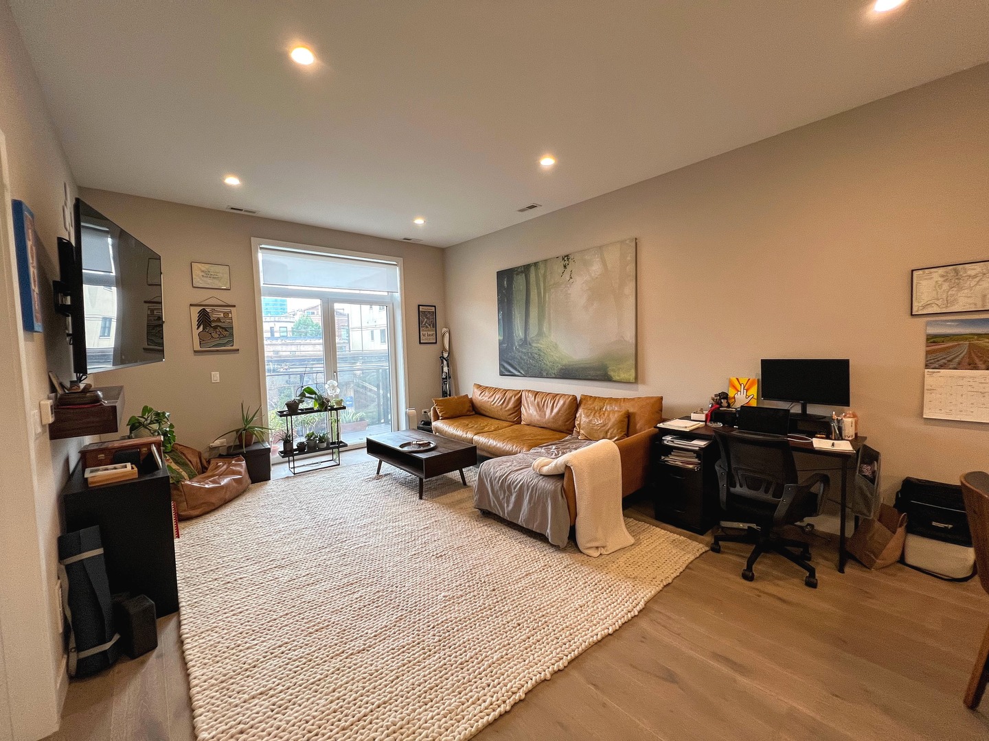 3757 N Sheffield Avenue Unit: 204