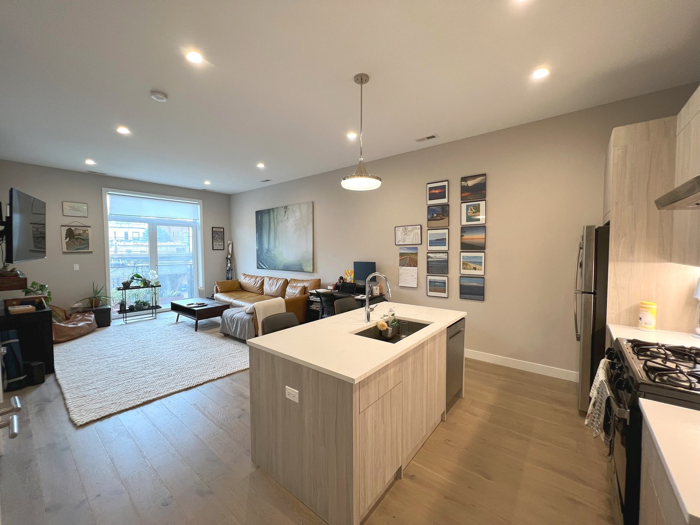 3757 N Sheffield Avenue Unit: 204