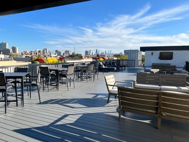 3757 N Sheffield Avenue Unit: 204