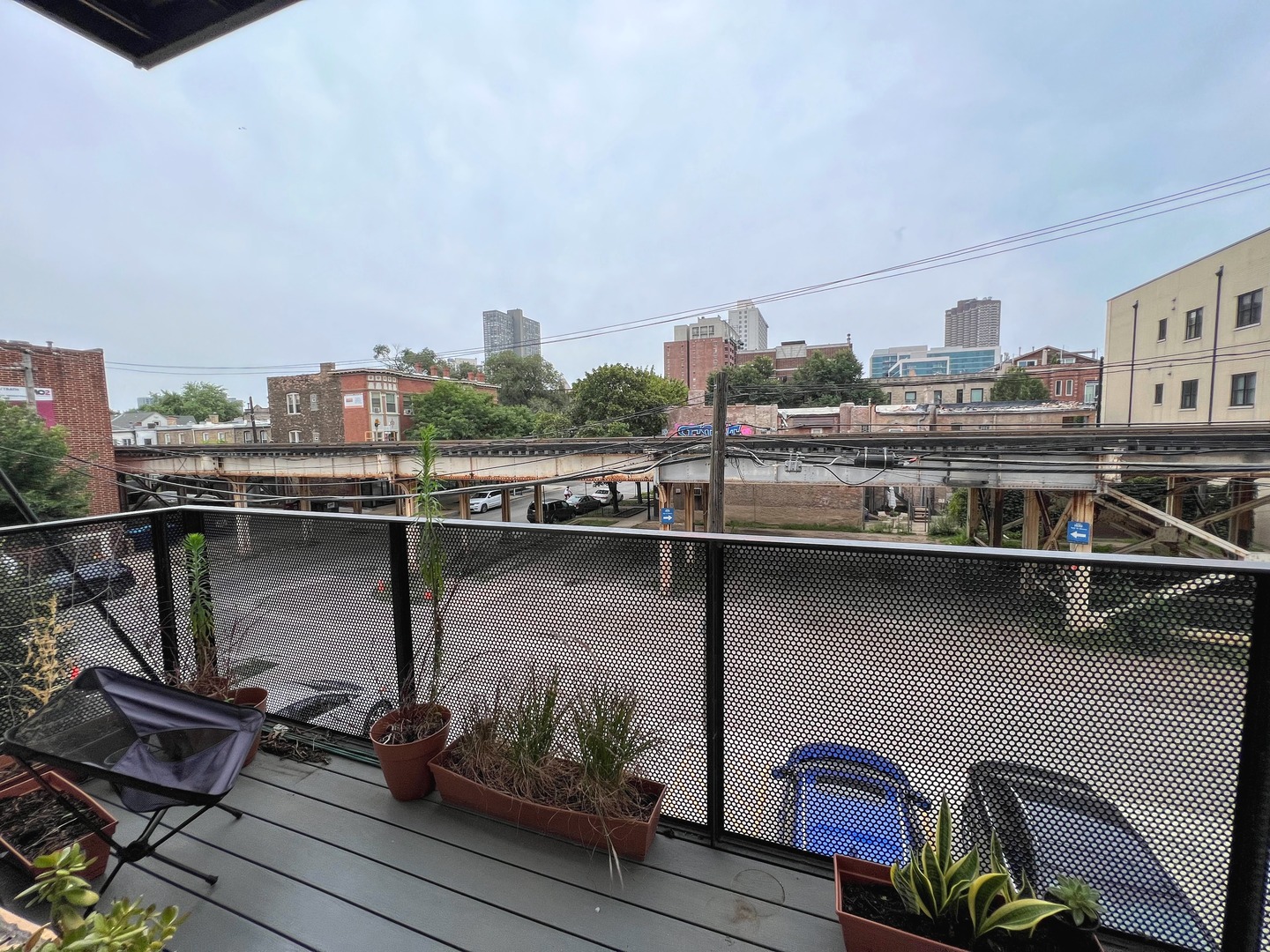 3757 N Sheffield Avenue Unit: 204