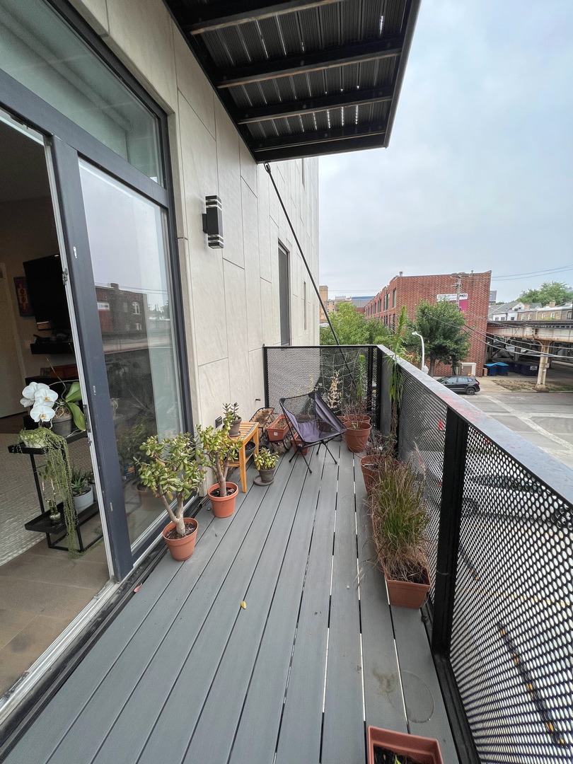 3757 N Sheffield Avenue Unit: 204