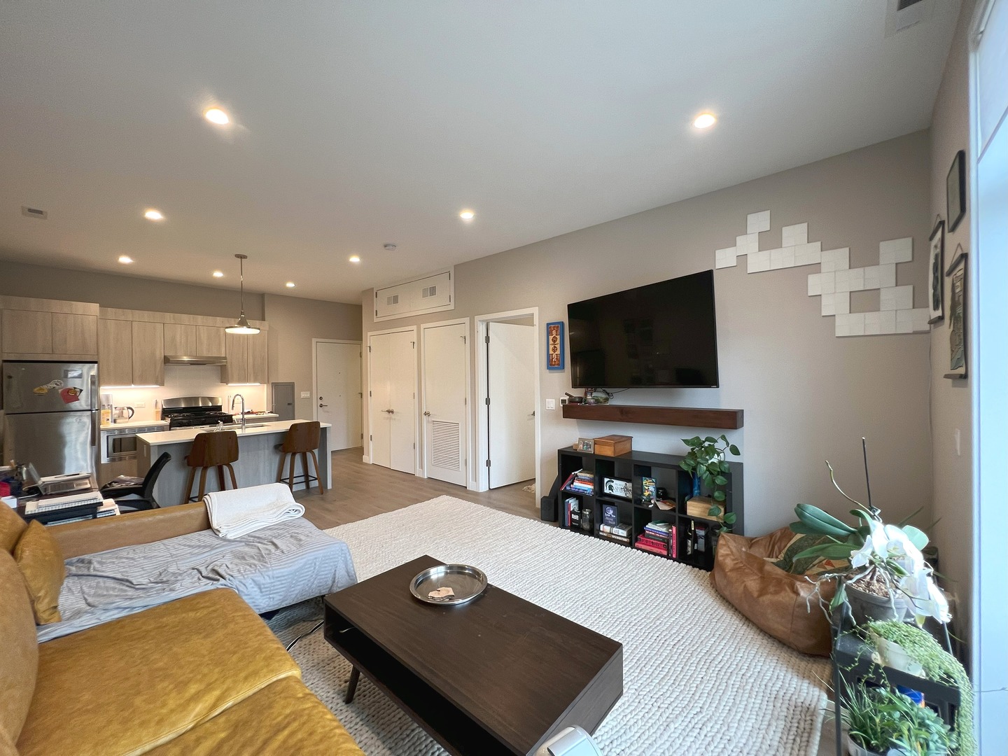 3757 N Sheffield Avenue Unit: 204