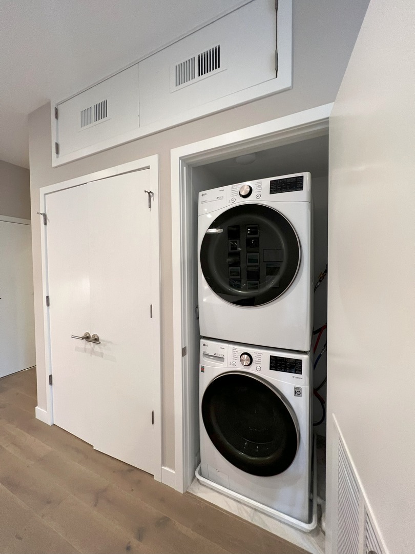 3757 N Sheffield Avenue Unit: 204