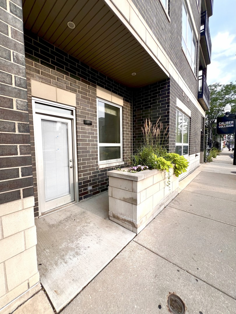 1002 W Van Buren Street Unit: 102