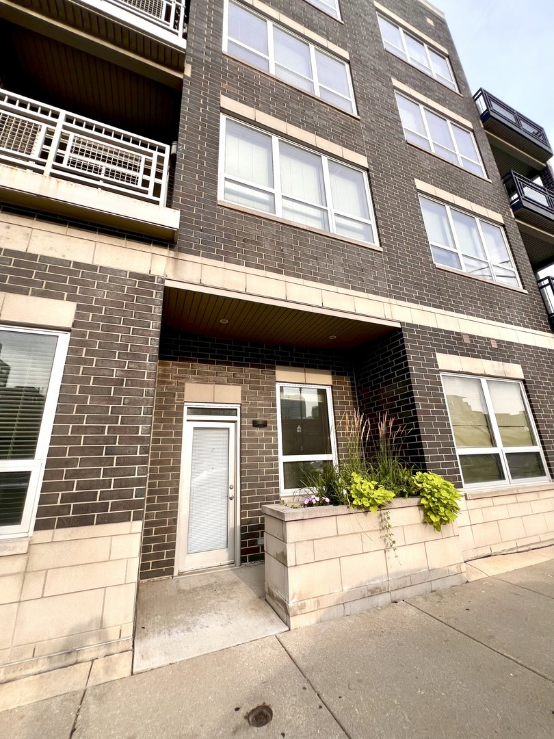 1002 W Van Buren Street Unit: 102