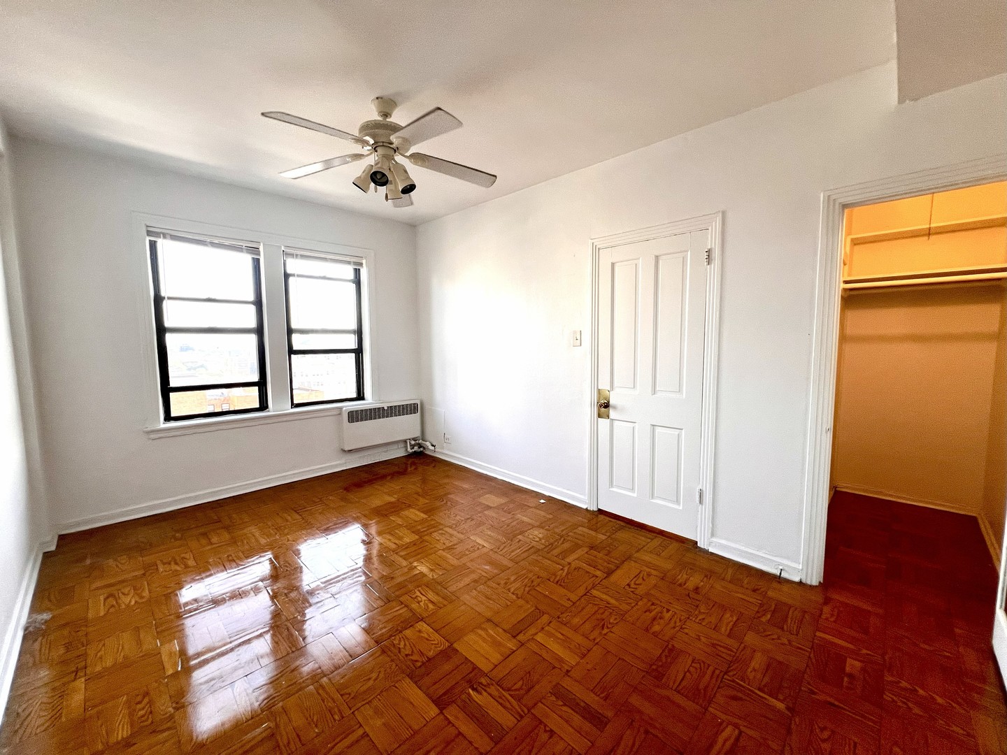 6230 N Kenmore Avenue Unit: 1604