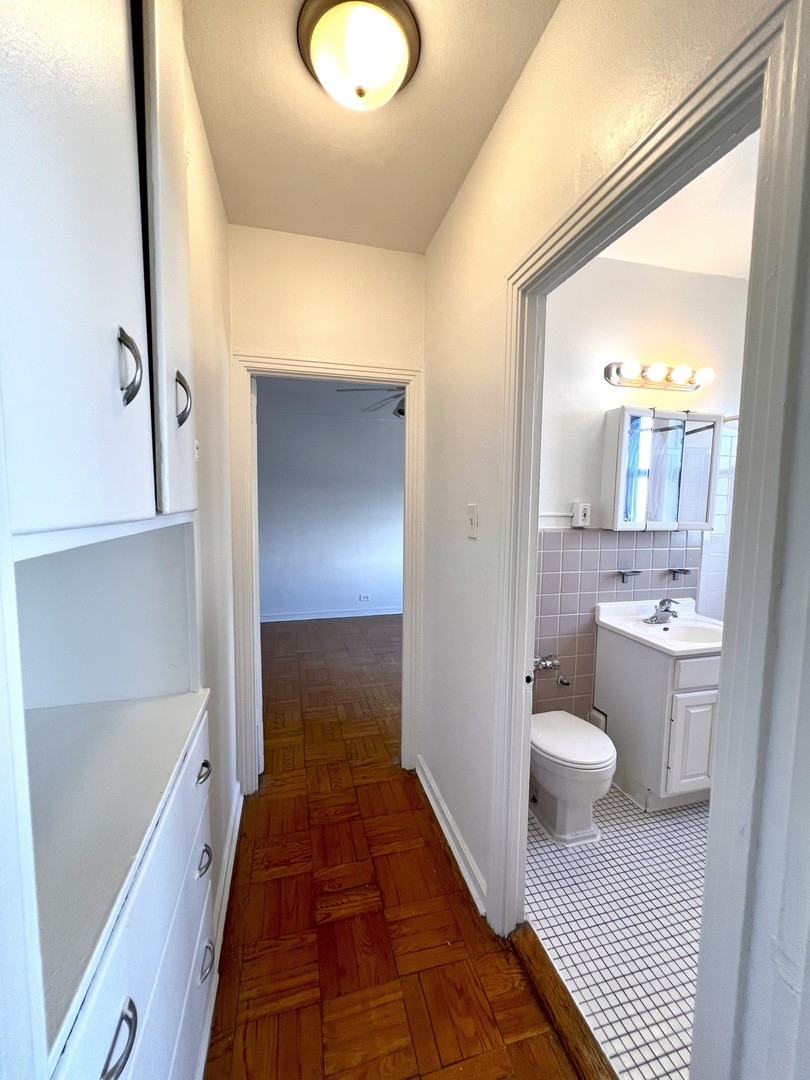6230 N Kenmore Avenue Unit: 1604