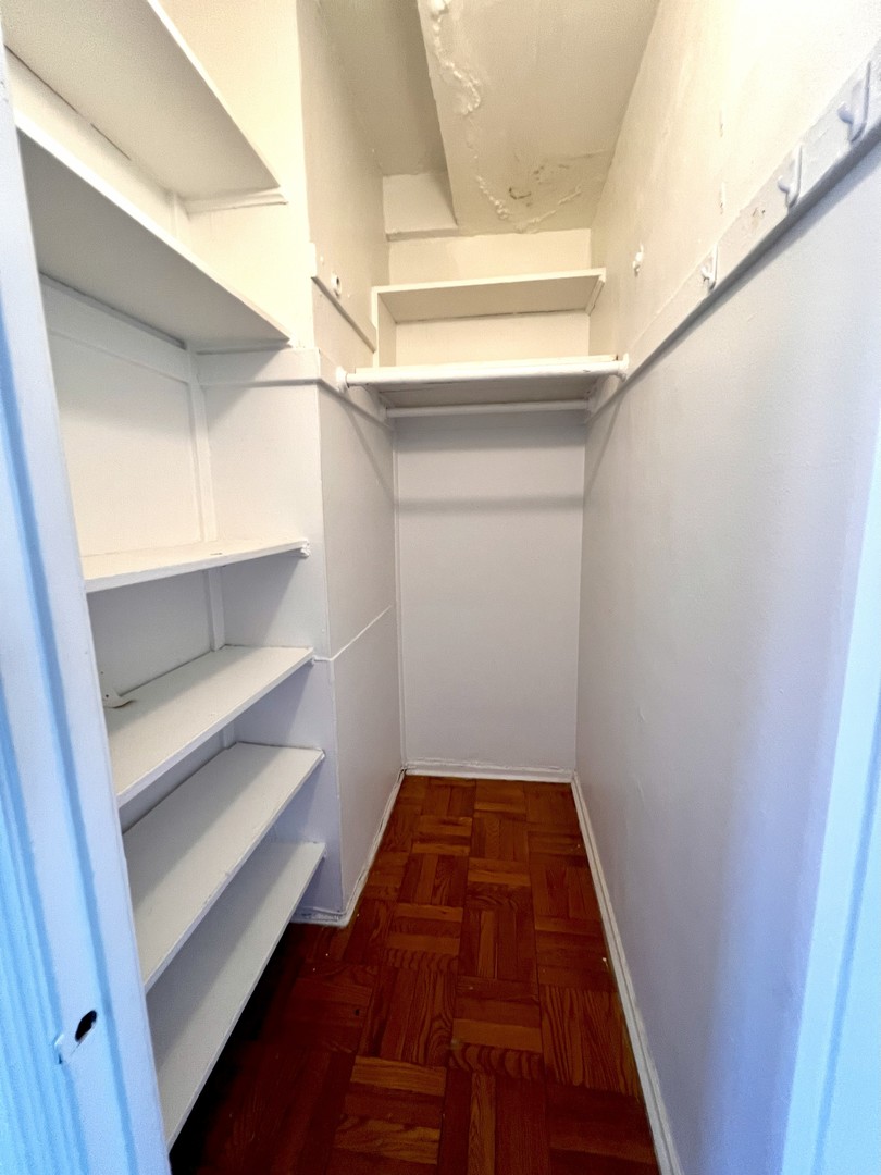 6230 N Kenmore Avenue Unit: 1604