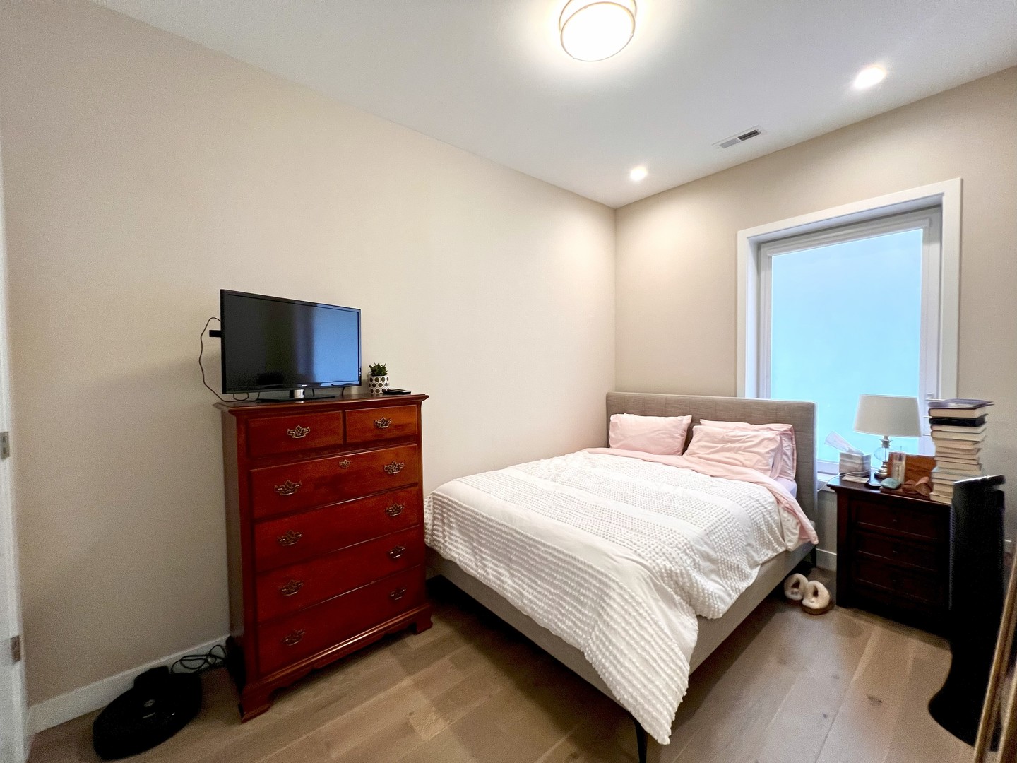 3757 N Sheffield Avenue Unit: 109