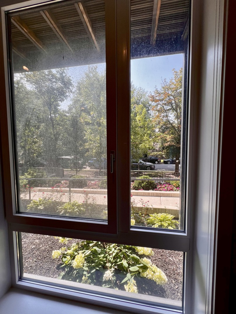 3757 N Sheffield Avenue Unit: 109