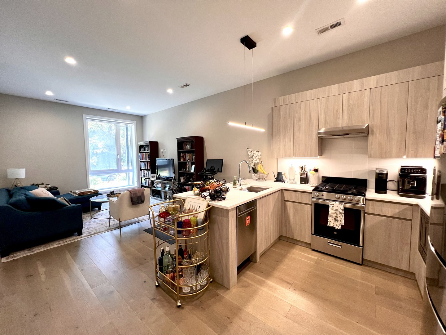 3757 N Sheffield Avenue Unit: 109
