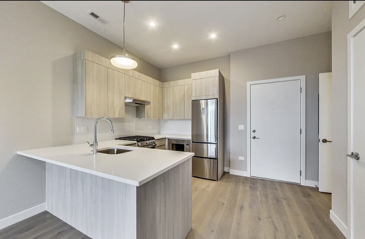 3757 N Sheffield Avenue Unit: 109