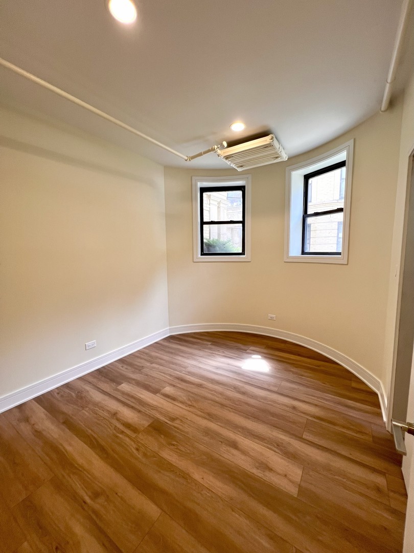 3927 N Pine Grove Avenue Unit: BW