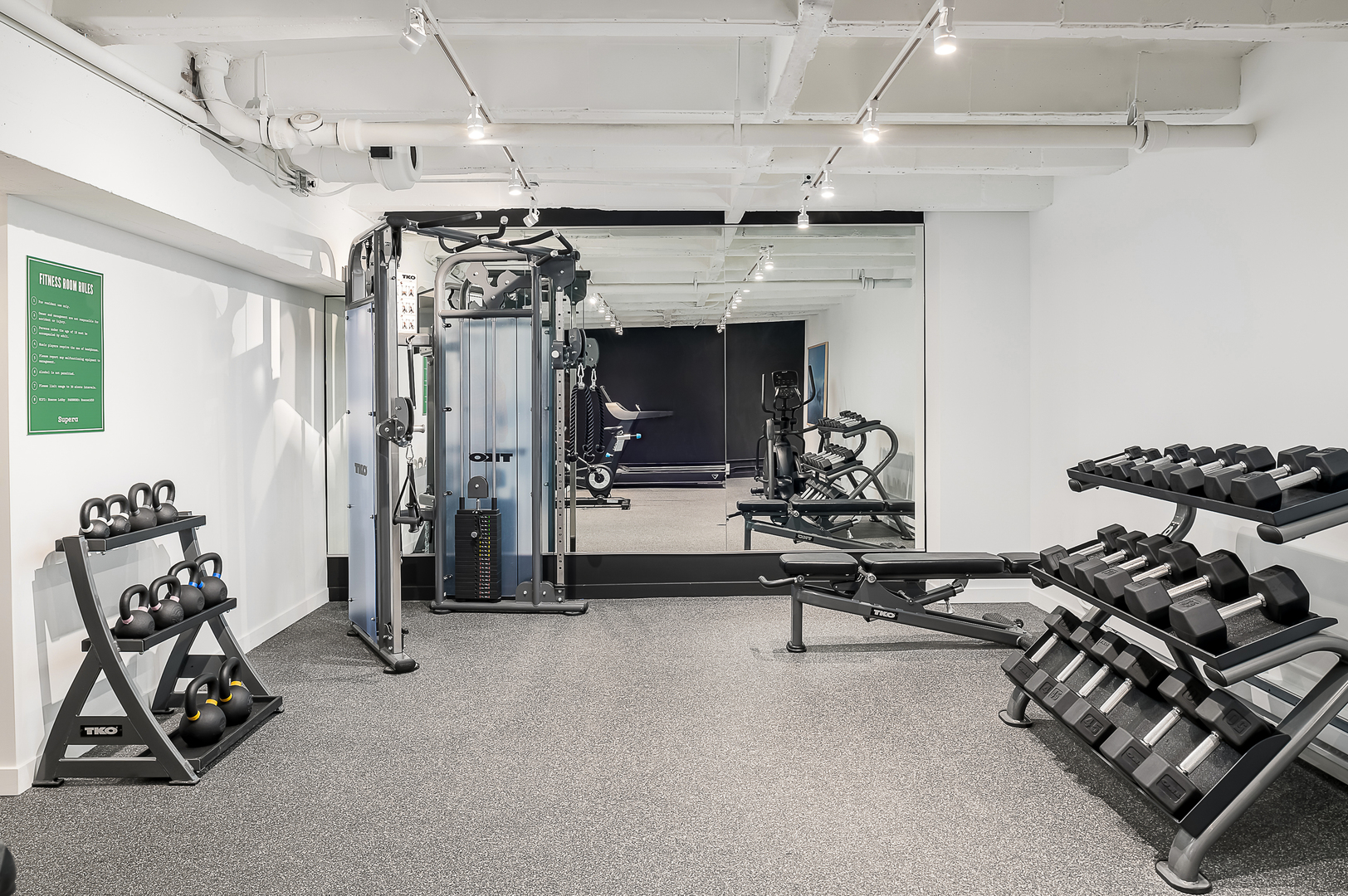 1650 W Roscoe Street Unit: 203