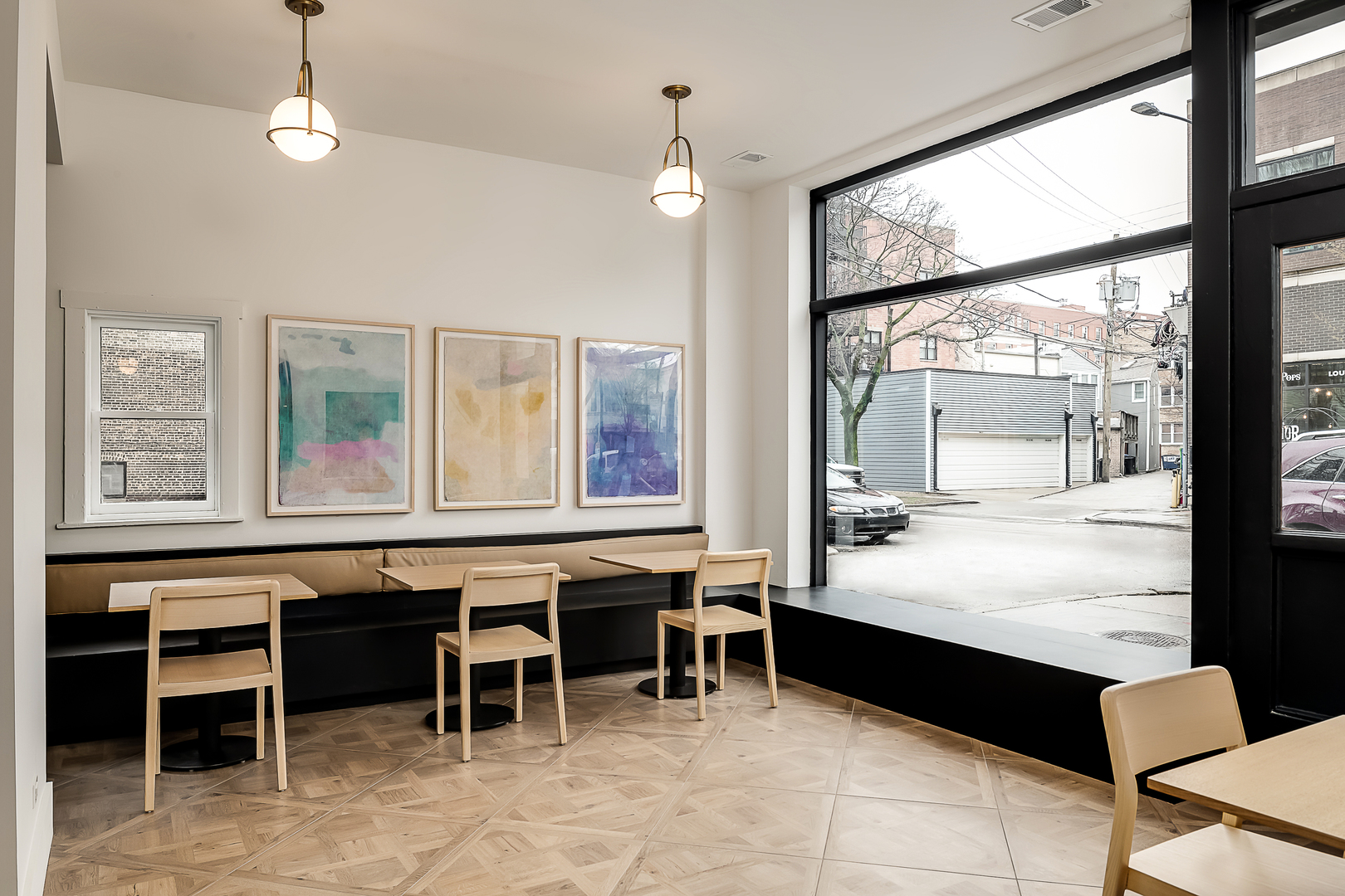 1650 W Roscoe Street Unit: 203