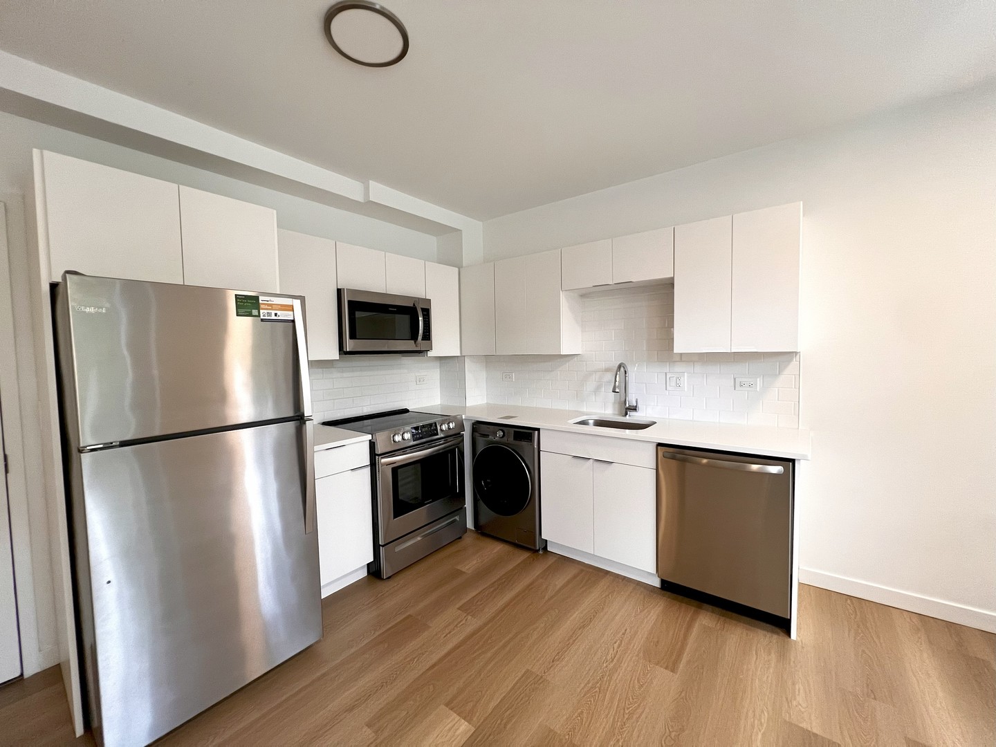 1650 W Roscoe Street Unit: 203