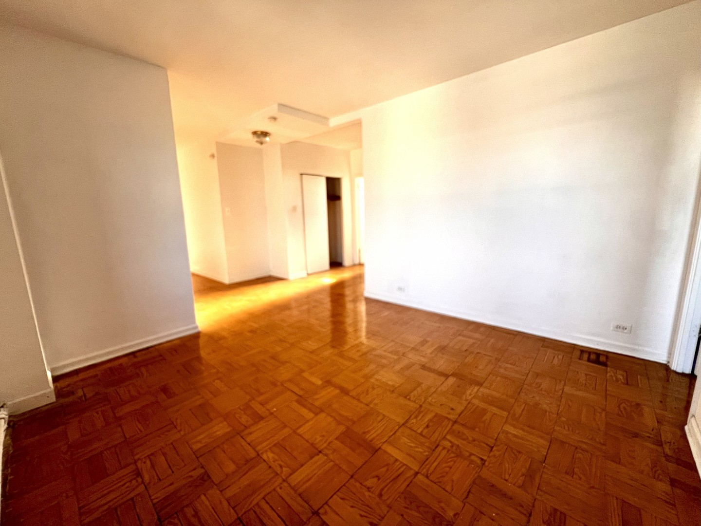 6230 N Kenmore Avenue Unit: 1607