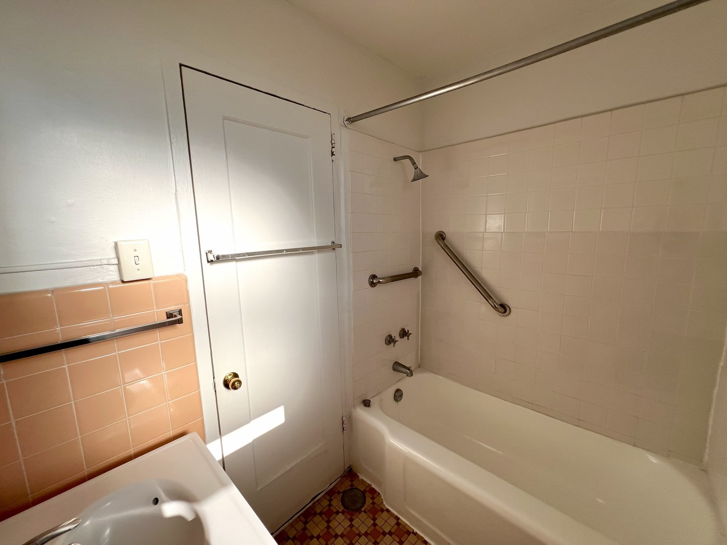 6230 N Kenmore Avenue Unit: 1607