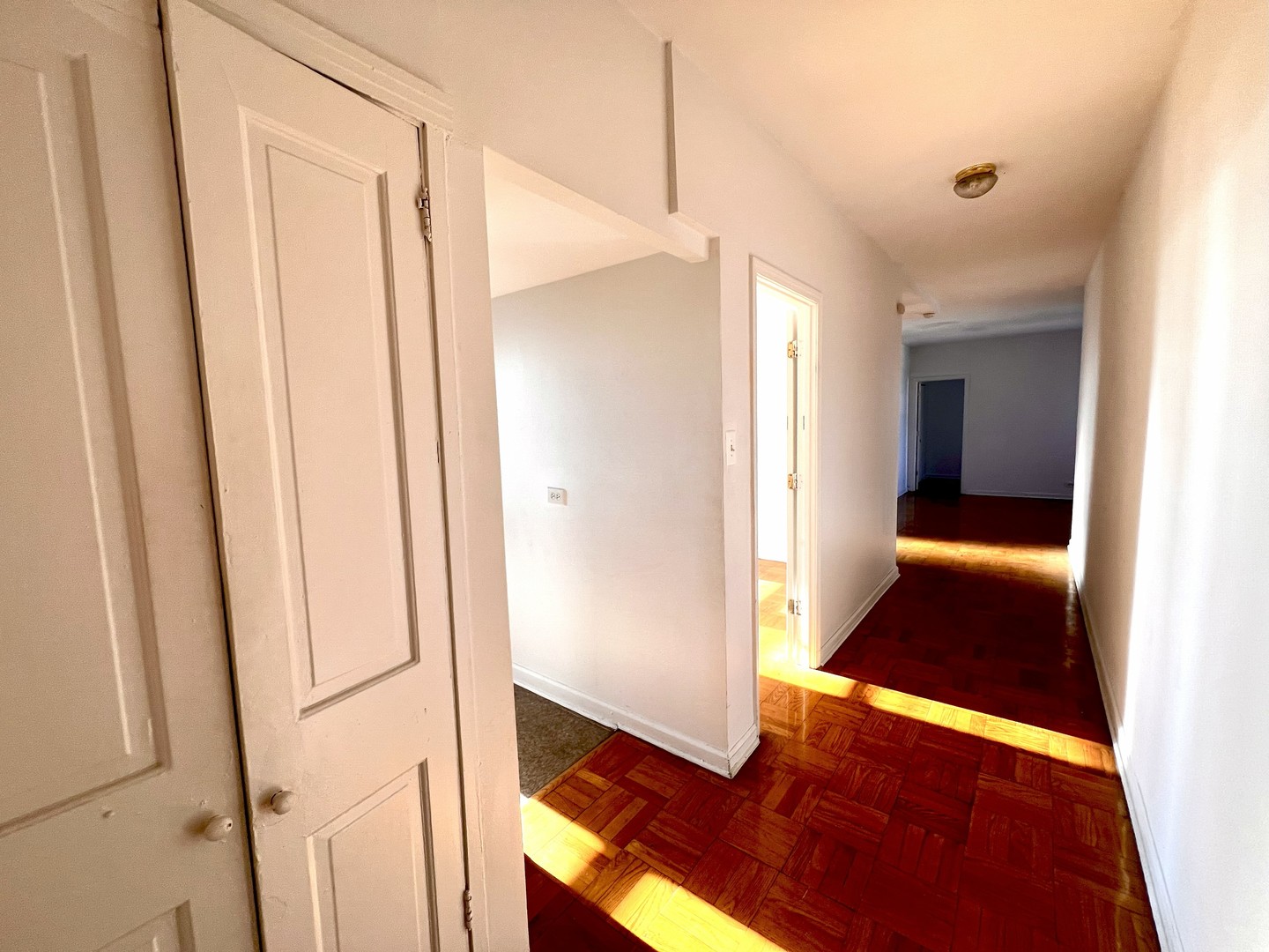 6230 N Kenmore Avenue Unit: 1607