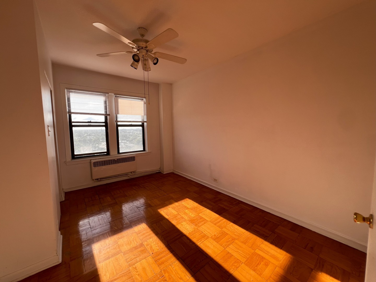 6230 N Kenmore Avenue Unit: 1607