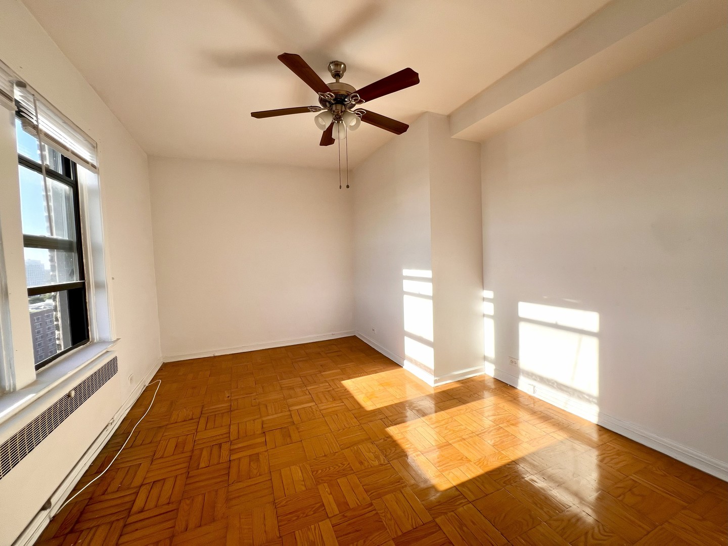 6230 N Kenmore Avenue Unit: 1607