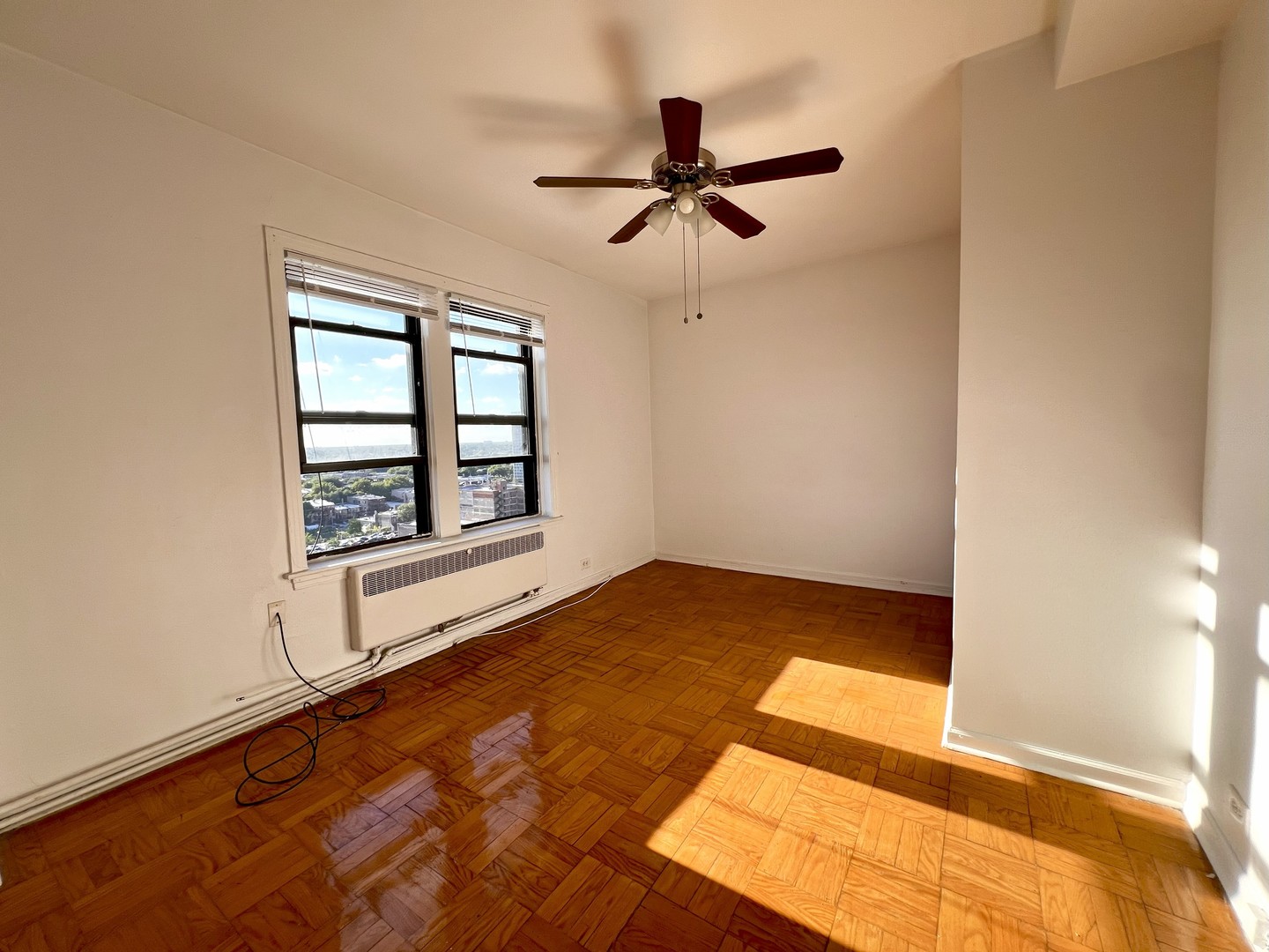 6230 N Kenmore Avenue Unit: 1607