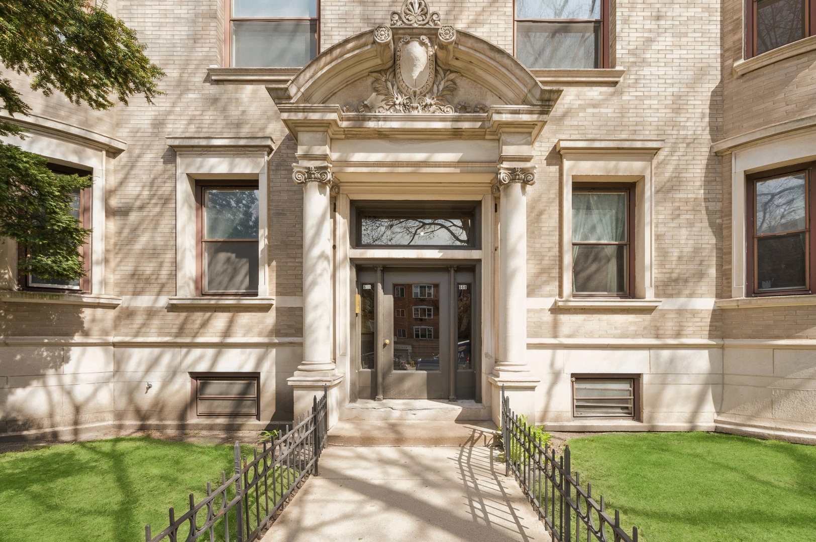 670 W Sheridan Road Unit: 1