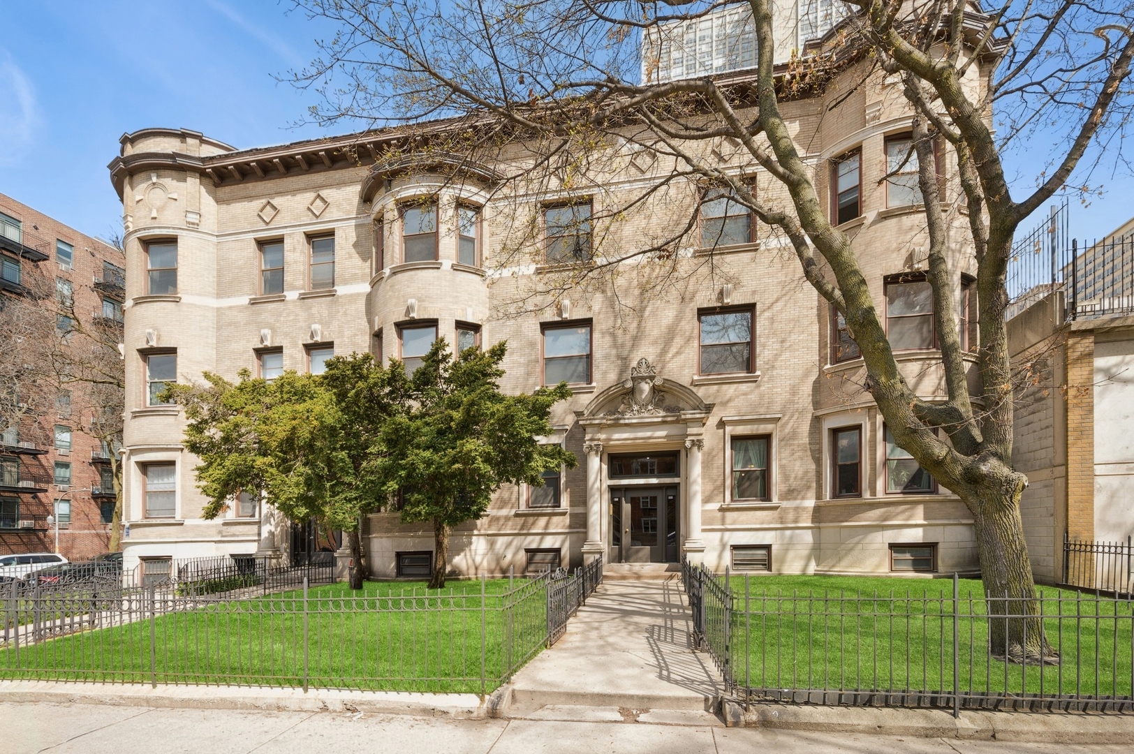 670 W Sheridan Road Unit: 1